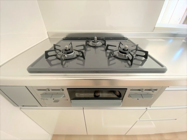 モンマルトルのキッチン|3口コンロ