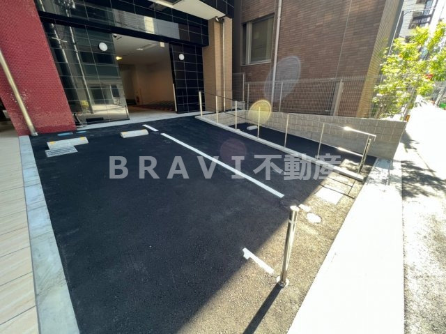 セレニテ天満橋アリア　BRAVI不動産の駐車場|【セレニテ天満橋アリア】駐車スペースもあります