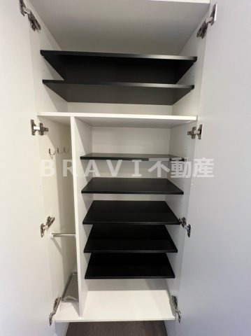 セレニテ天満橋アリア　BRAVI不動産の玄関|【セレニテ天満橋アリア】シューズボックス