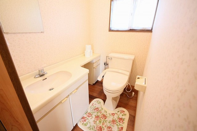 半田市柊町4丁目戸建のトイレ