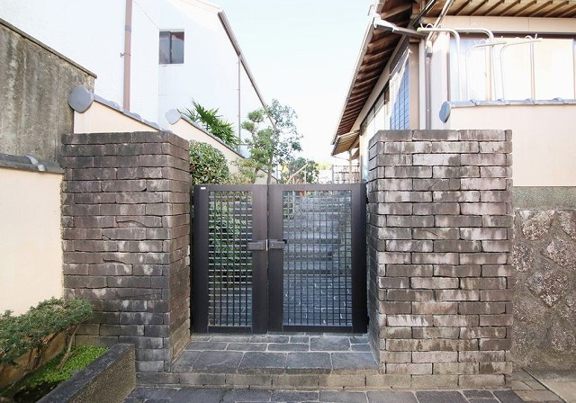 半田市柊町4丁目戸建の玄関