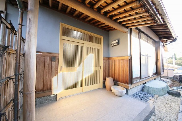 半田市柊町4丁目戸建の玄関