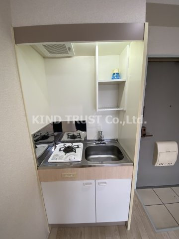 パレス北梅田のキッチン|コンパクトなキッチンで掃除もラクラク