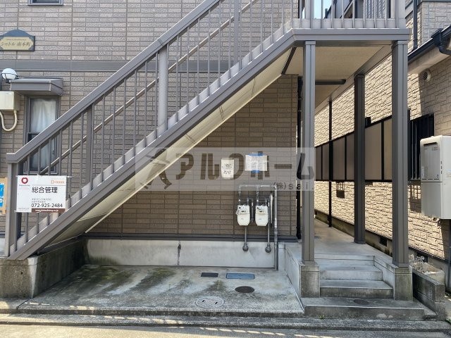 シャトル南本町のエントランス