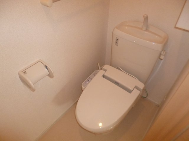 クレメントヴィラ　Ａのトイレ|シャワー付き暖房便座