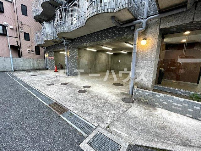 メゾンYOU&YOUの駐車場