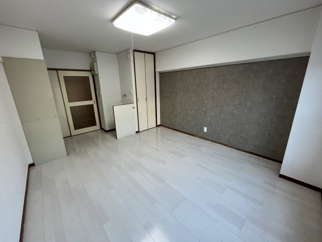 ヴィクトワール船塚の居間・リビング