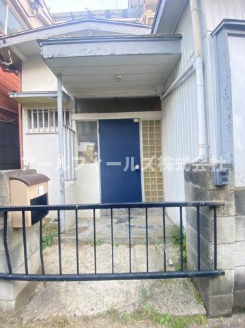 西馬橋２丁目戸建のエントランス