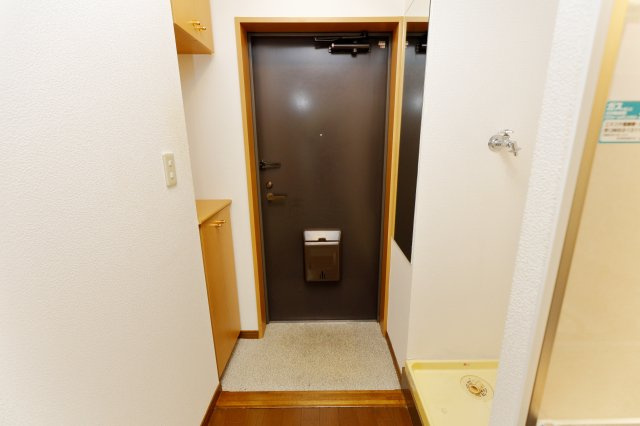 阿部松島マンションの玄関