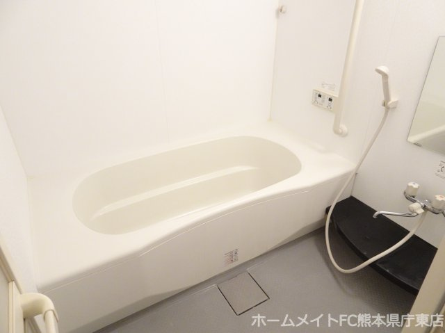 熊本市東区東野３丁目のアパートの浴室