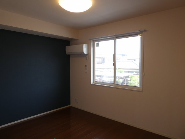 ノーベルの洋室|北洋室6帖　照明、エアコン付き