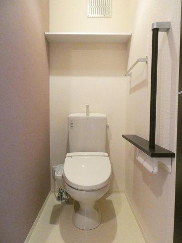 ノーベルのトイレ|温水洗浄便座付き