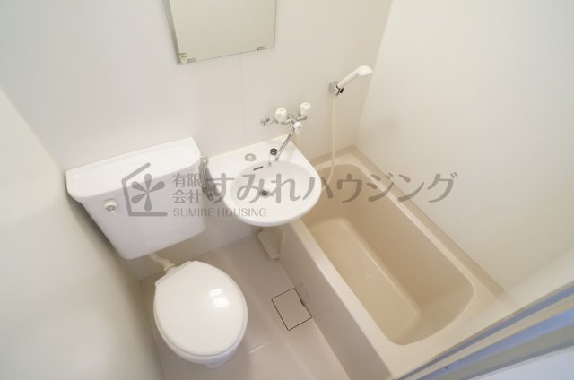 ロイヤル伊丹の浴室