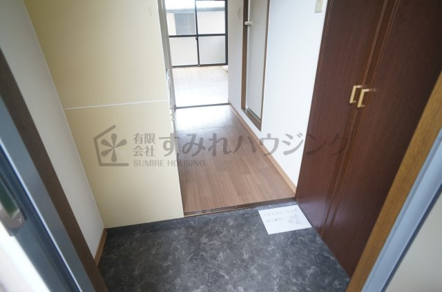 ロイヤル伊丹の玄関