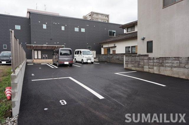 ホーリーグラウンド坪井の駐車場