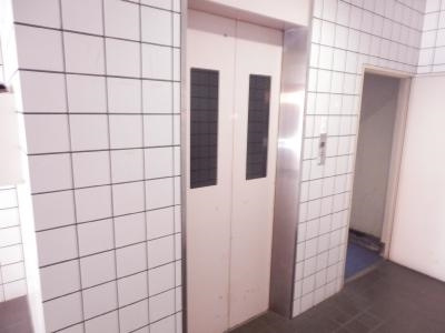 ヌヴェールハイツのその他|エレベーター
