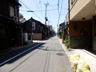 ヌヴェールハイツの周辺|前面道路