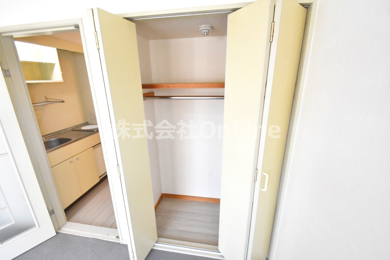 レオパレス東花園の収納