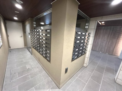 【その他共用部分】 | ブランシエラ一之江 | 郵便ポストと宅配ボックスになります。