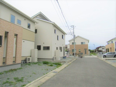 【前面道路含む現地写真】 | 未入居住宅　甲斐市中下条 | 前面道路含む現地写真です
