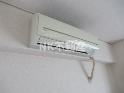 【設備】 | ツカサロイヤルハイツ瓢箪山（瓢箪山賃貸） | エアコンです