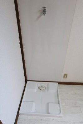 【設備】 | サンライズコーポ | 室内洗濯機置き場です。