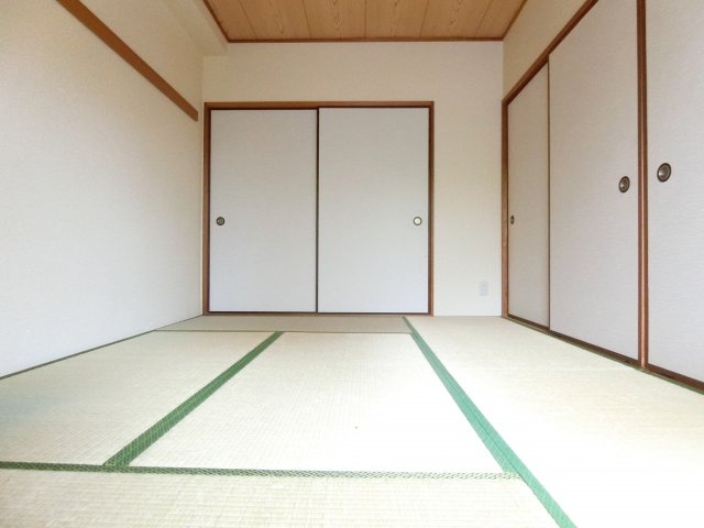 サンパレス21泉北の和室|同マンション別部屋写真