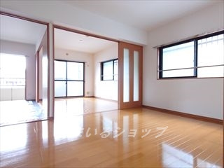 広島市安佐北区深川５丁目の賃貸マンションの居間・リビング