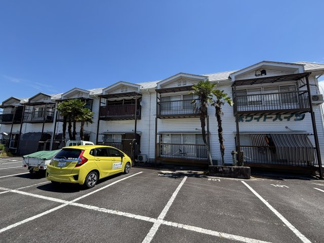 ホワイトハイツの外観