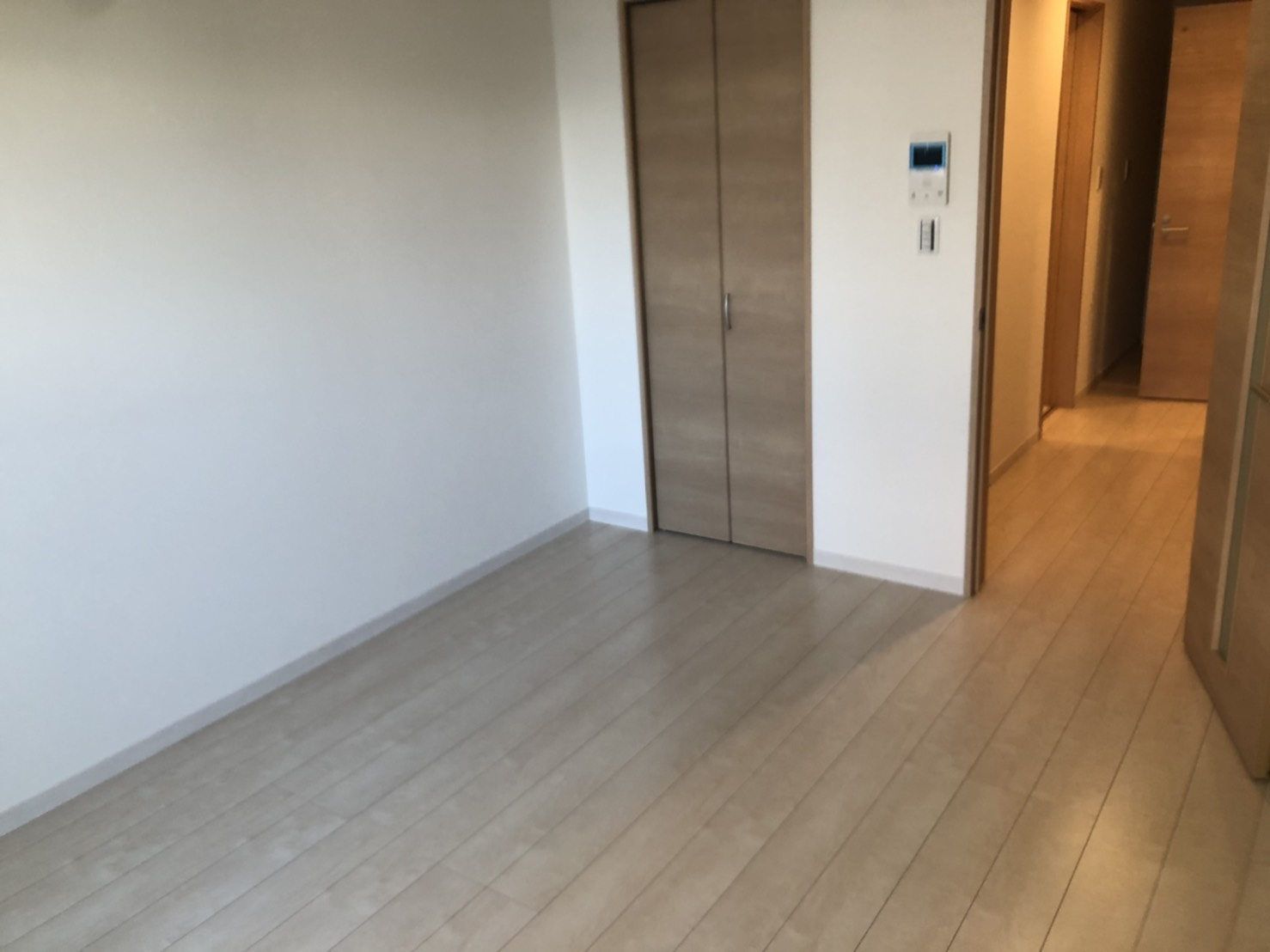 高石市羽衣１丁目のハイツの居間・リビング|こちらのリビングで趣味の時間をお楽しみください