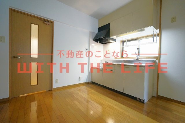 メゾン小林【キャッシュバック対象物件】の居間・リビング|使いやすい居間です