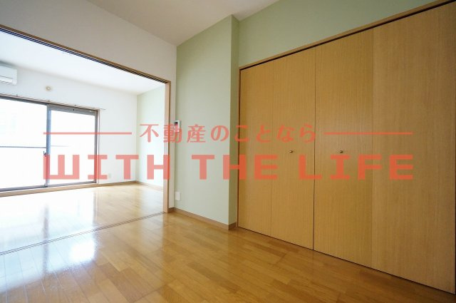 メゾン小林【キャッシュバック対象物件】の居間・リビング|ゆったりとした居間です