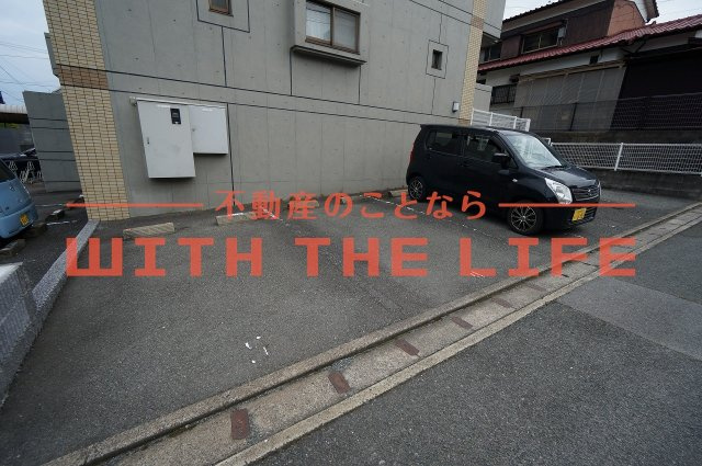 メゾン小林【キャッシュバック対象物件】の駐車場|車をお持ちの方に嬉しい駐車場付きの物件です