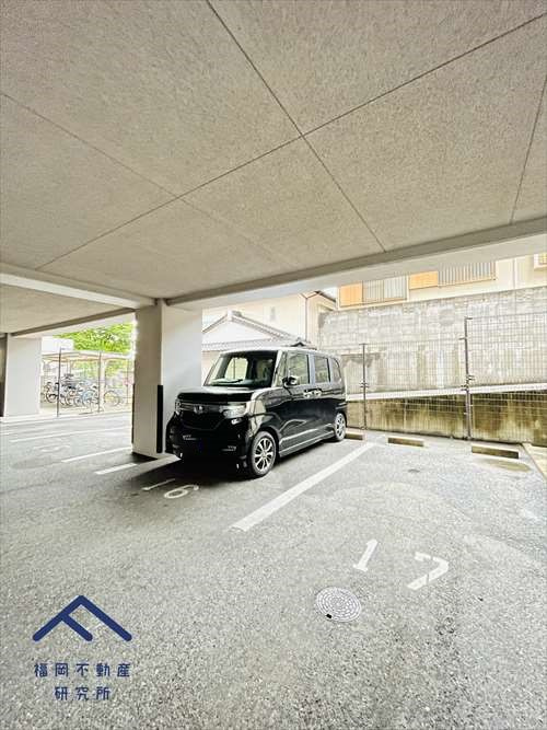 ホルトハイム春日一の谷の駐車場
