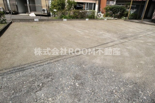 メゾン立野の駐車場