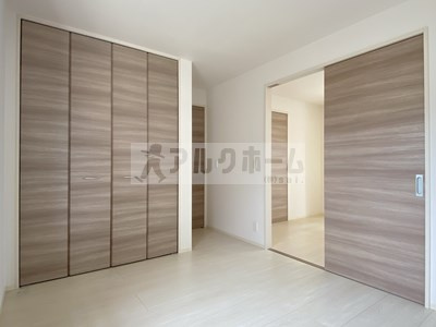 アゼリア東太子の洋室