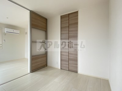 アゼリア東太子の洋室