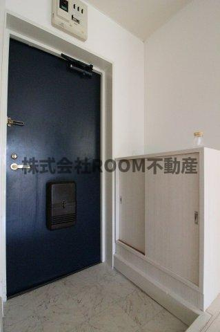 ガーデンKH3の玄関|収納もある玄関です