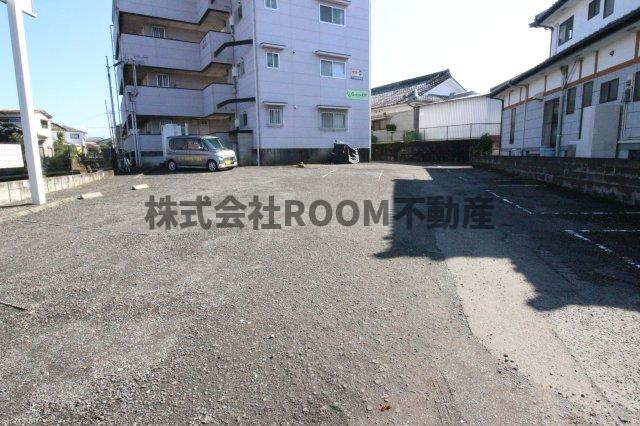 ガーデンKH3の駐車場