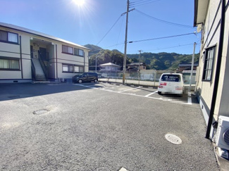 【駐車場】