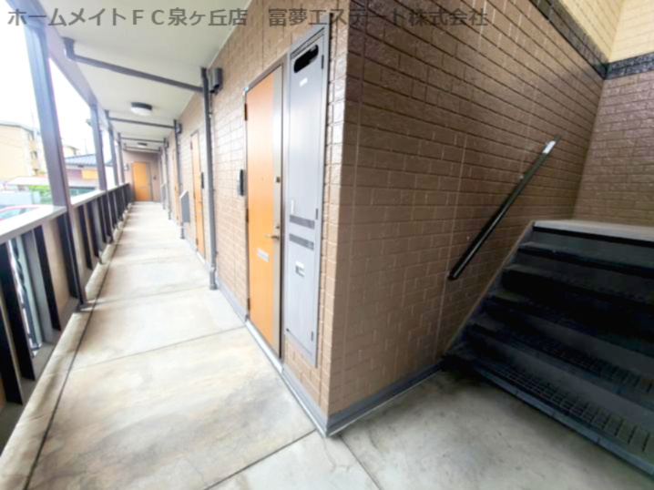 新ハイツウグイスB棟のロビー