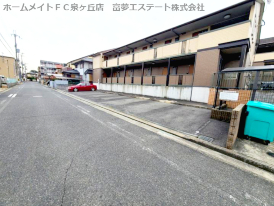 新ハイツウグイスB棟の駐車場