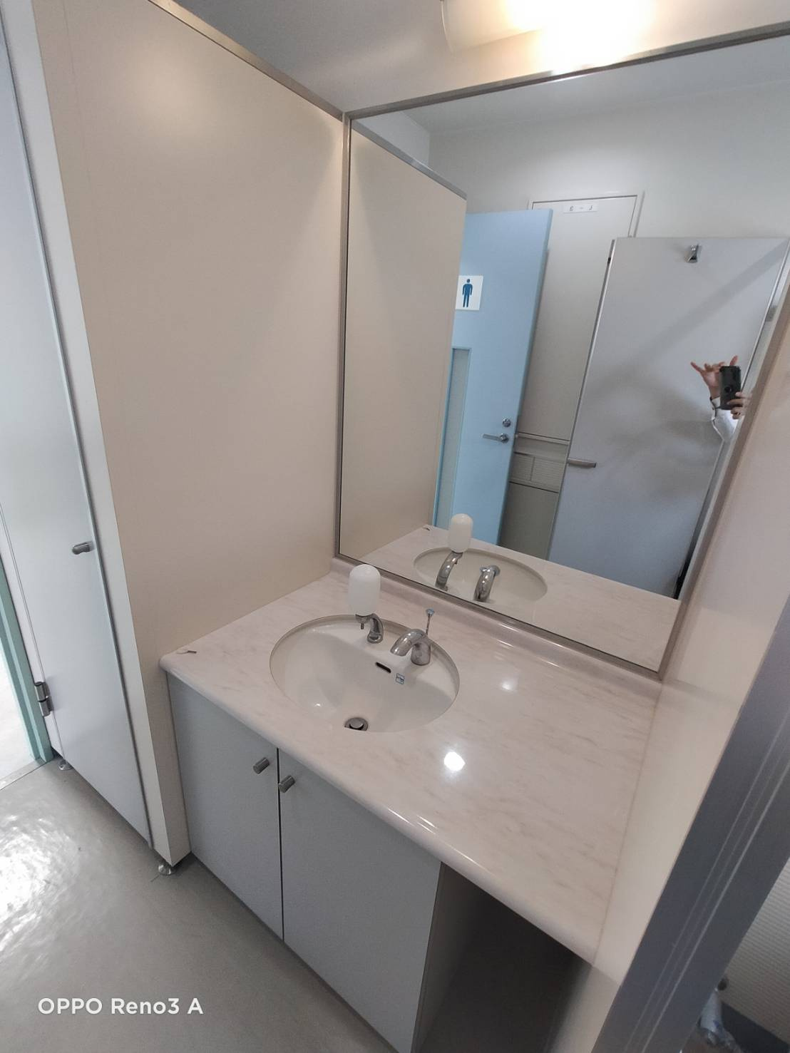 浜松士業ビルの洗面所