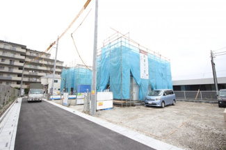 【前面道路含む現地写真】 | きれいな外観です