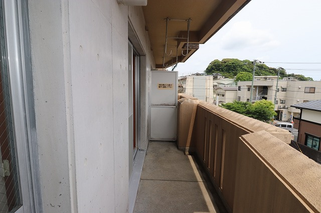 ハイツかおるのバルコニー|開放的で明るい空間を演出してくれるバルコニーです