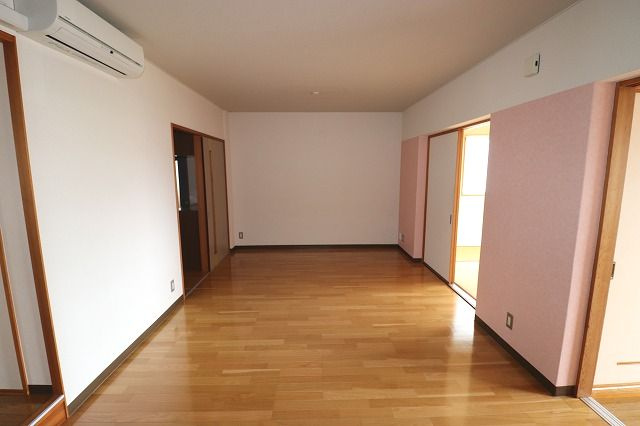 ハイツかおるの居間・リビング|こちらの居間で趣味の時間をお楽しみください
※内装が若干異なる場合がございます