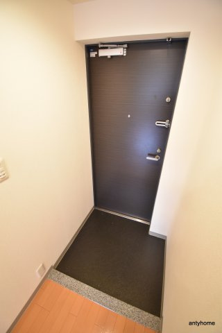 ドゥーエ江坂1　仲介手数料無料の玄関