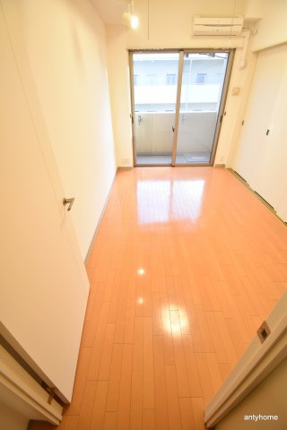 ドゥーエ江坂1　仲介手数料無料の洋室