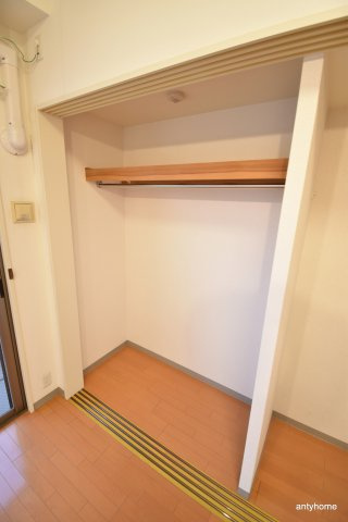 ドゥーエ江坂1　仲介手数料無料の収納