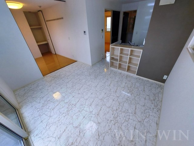 アヴェク・トワの居間・リビング